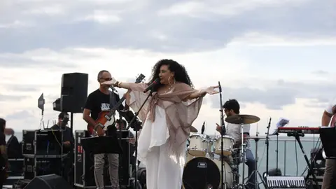 ‘Entardecer dos 300’: aniversário de Fortaleza reúne música, pôr do sol e memória; veja imagens