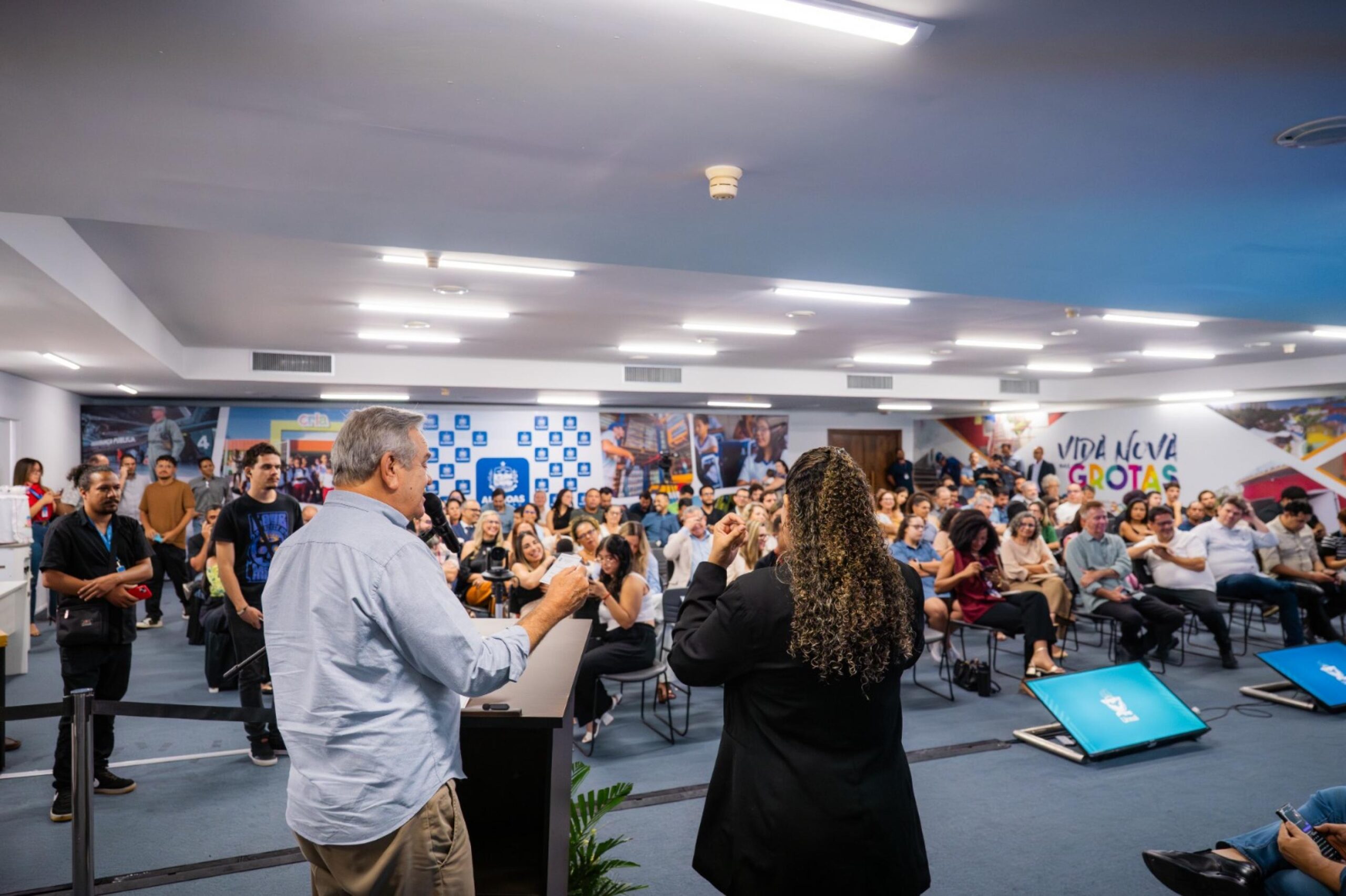 Em ato histórico, Governo de Alagoas nomeia 127 professores para Uneal