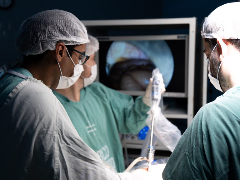 Paraíba contra o Câncer possibilita cirurgia oncológica inédita por vídeo no Hospital Edson Ramalho