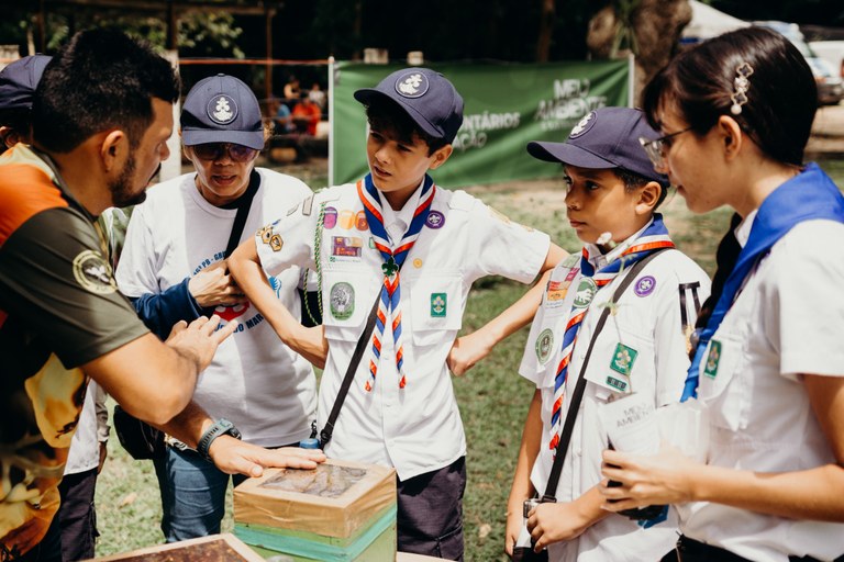 Projeto Voluntários em Ação mobiliza escoteiros para requalificação de trilha na Mata do Buraquinho