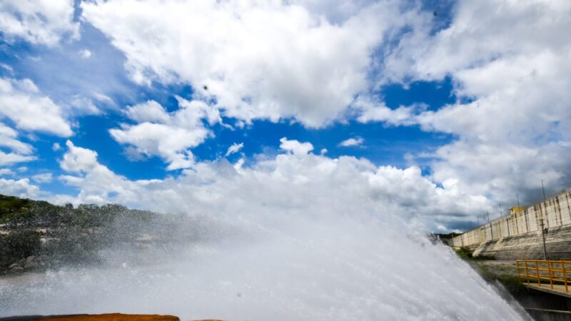 Oiticica chega a 500 milhões de metros cúbicos e muda paisagem no sertão do RN