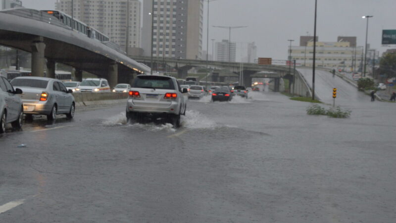 Inmet emite alertas de chuvas intensas para todo o RN no feriado
