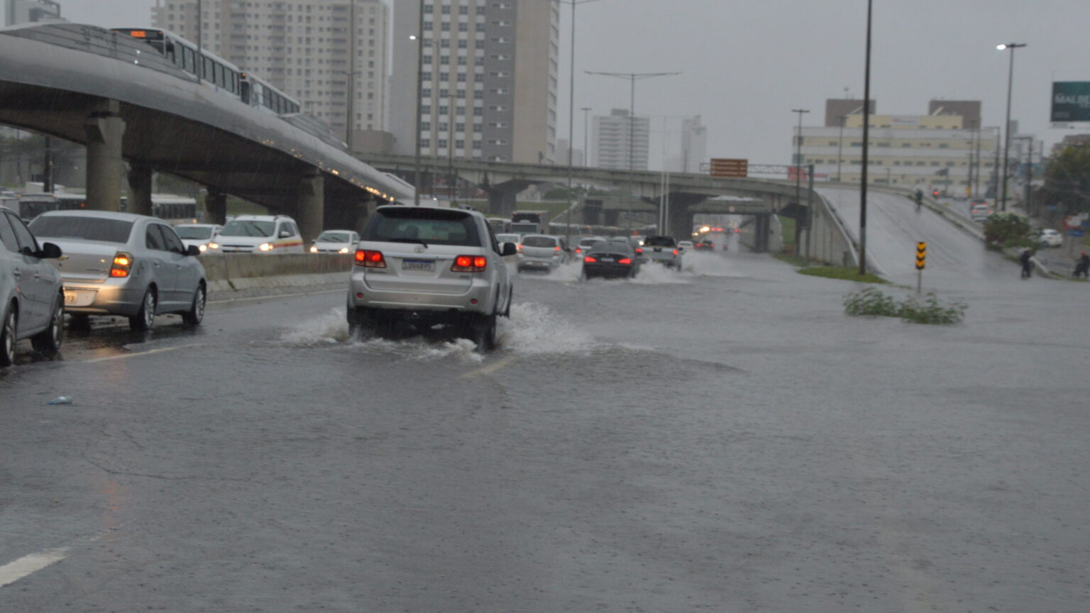 Inmet emite alertas de chuvas intensas para todo o RN no feriado