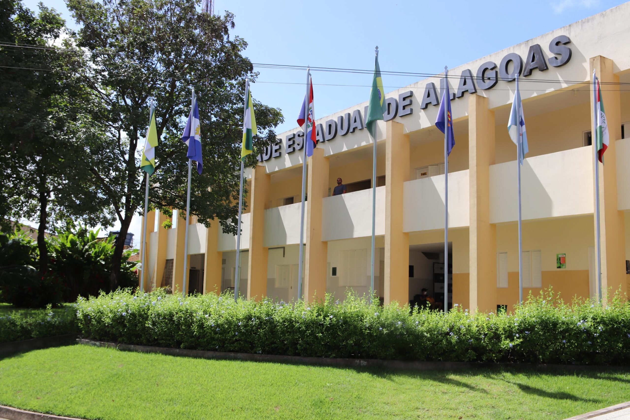 Governo de Alagoas nomeia 127 professores no maior concurso da história da Uneal