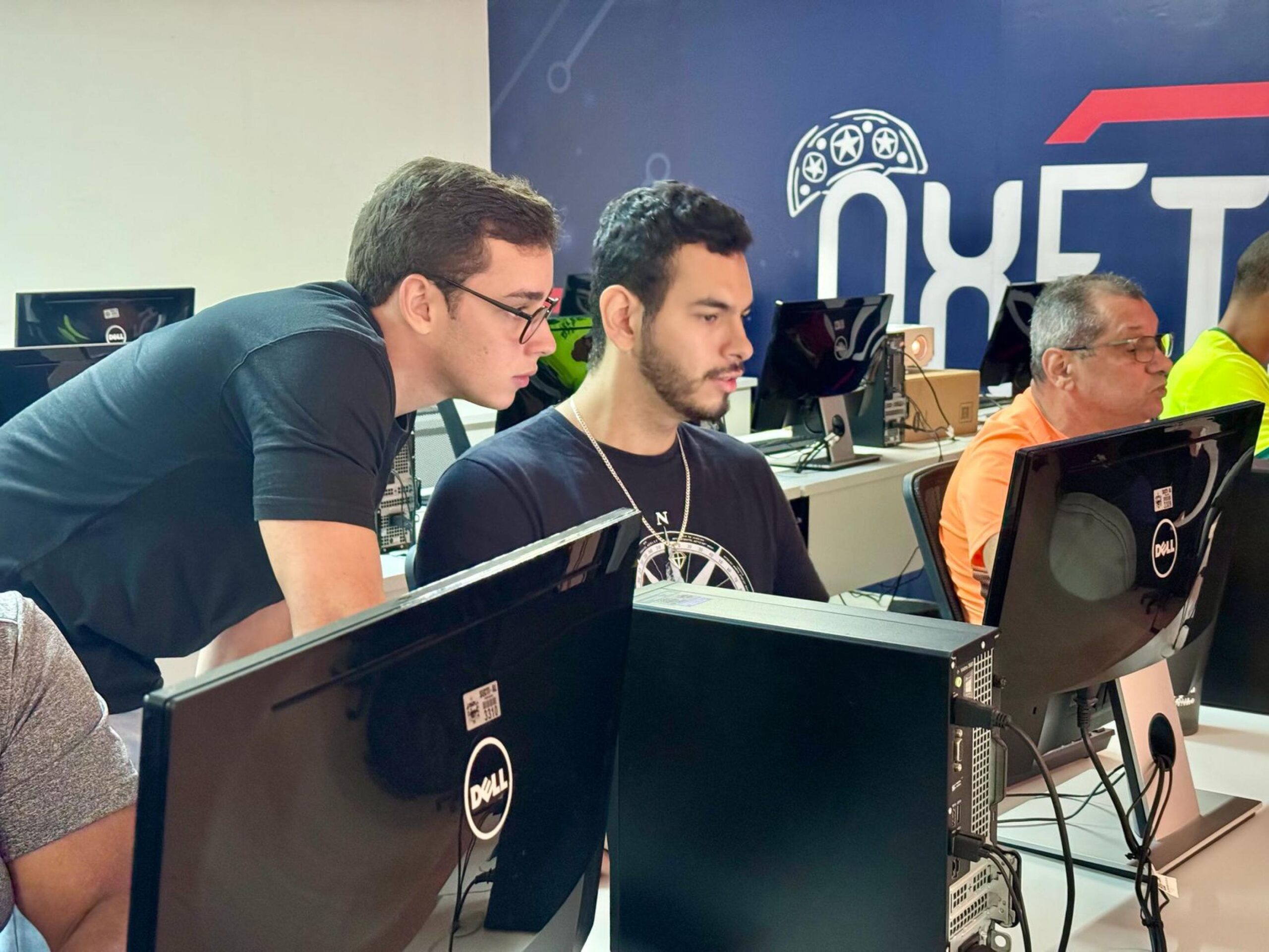 Programa OxeTech abre 850 vagas para cursos gratuitos de tecnologia em dez municípios 