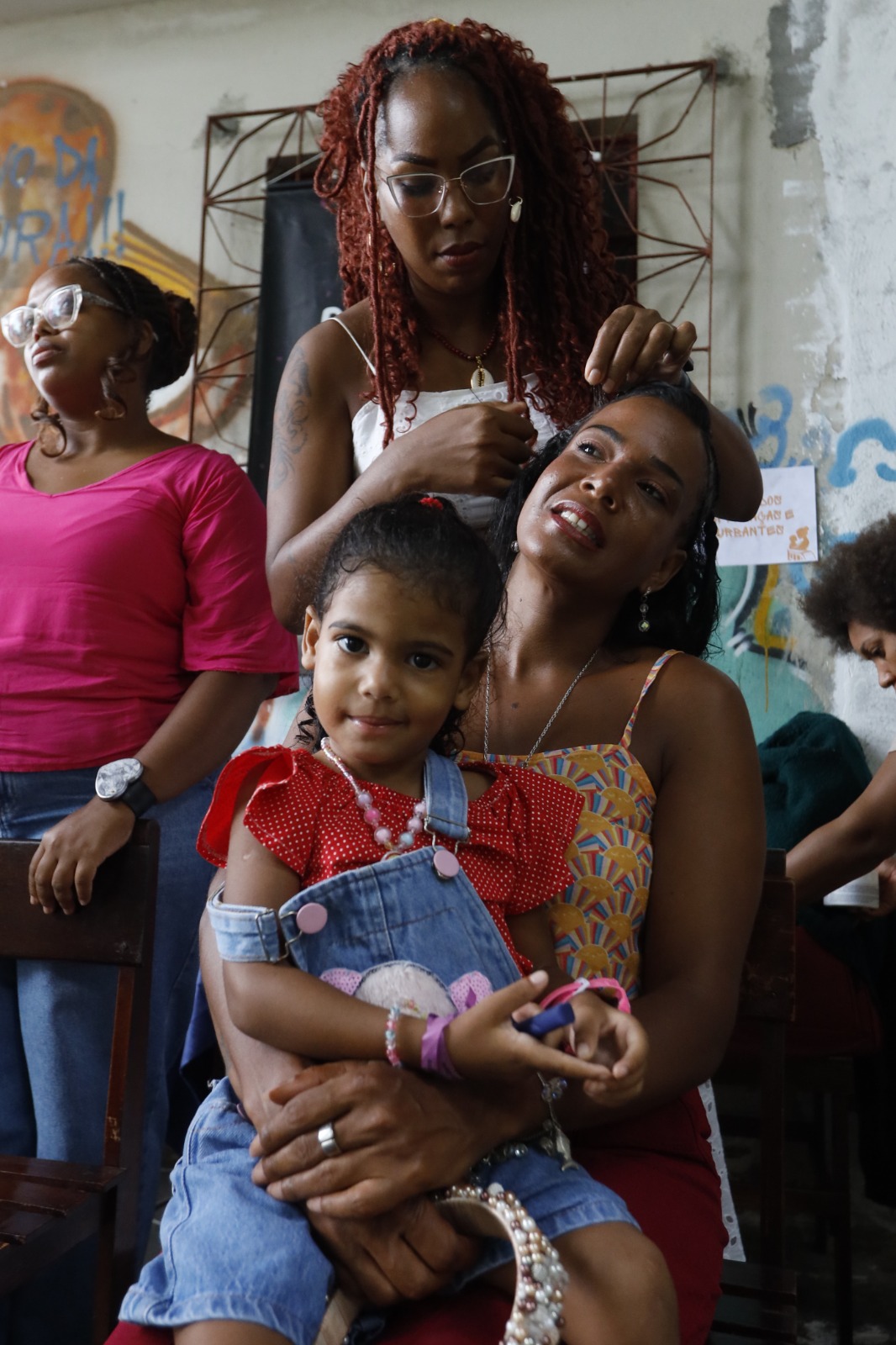Comunidades do entorno das obras do VLT participam de ação especial em homenagem ao Dia das Mães