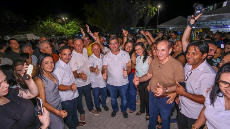 Rafael Fonteles inaugura asfalto, reforma de praça e anuncia complexo esportivo em Água Branca