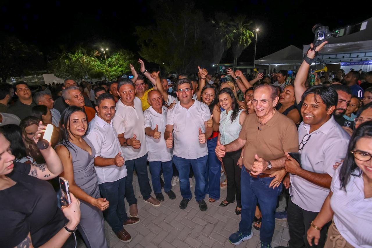 Rafael Fonteles inaugura asfalto, reforma de praça e anuncia complexo esportivo em Água Branca