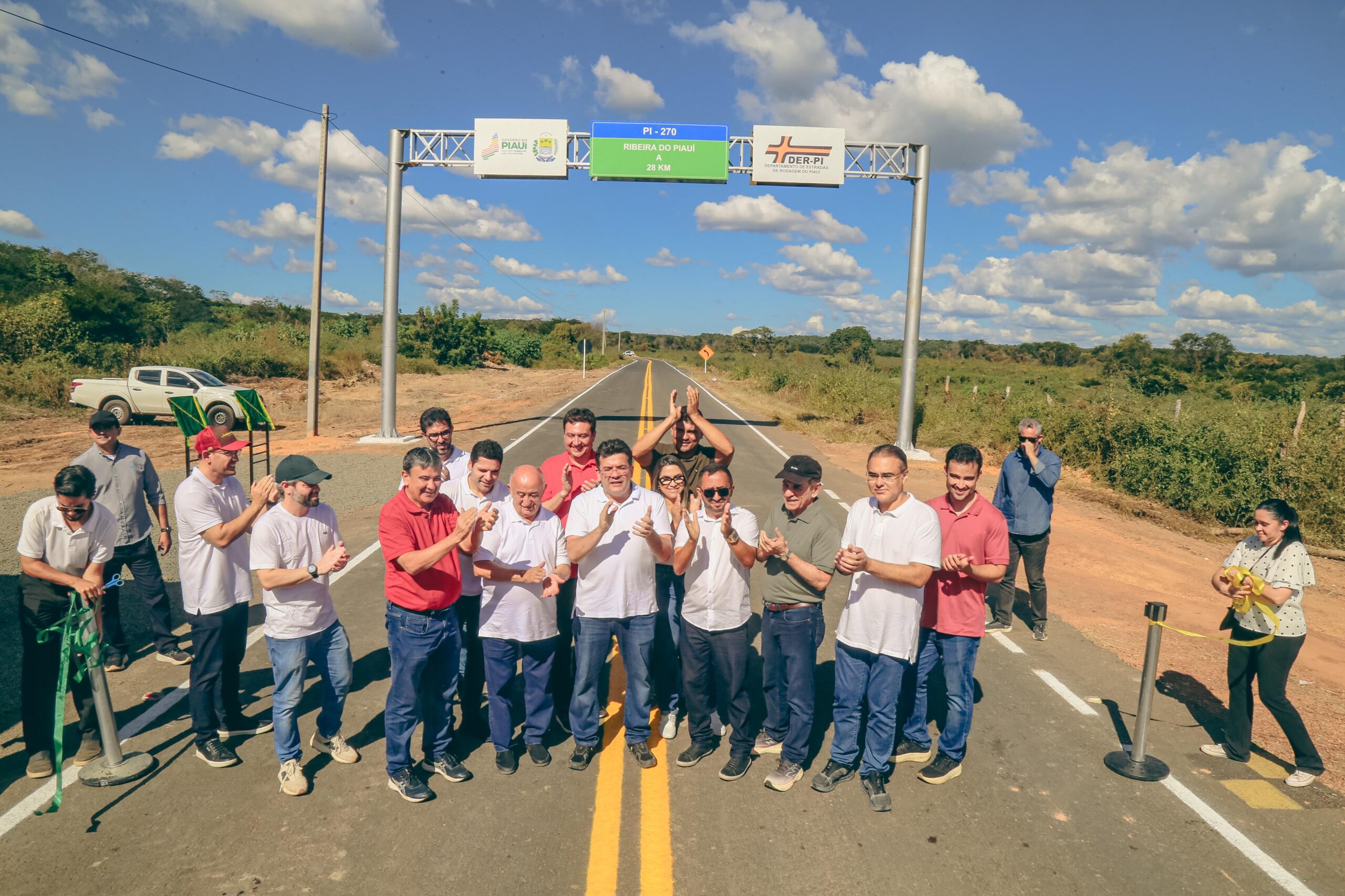 Rafael Fonteles celebra sucesso do Saúde Digital em Pavussu e entrega novas vias asfaltadas em Flores do Piauí