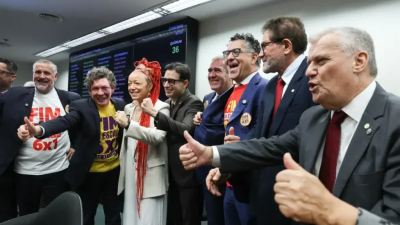 Comissão da Câmara aprova texto-base da PEC do fim da escala 6×1