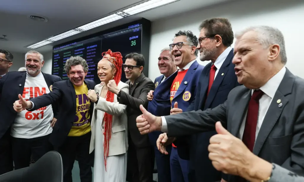 Comissão da Câmara aprova texto-base da PEC do fim da escala 6×1