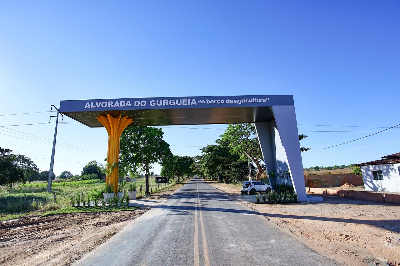 Com portal, ciclovia e praça, Rafael Fonteles inaugura nova entrada de Alvorada do Gurguéia e reforça investimentos no município