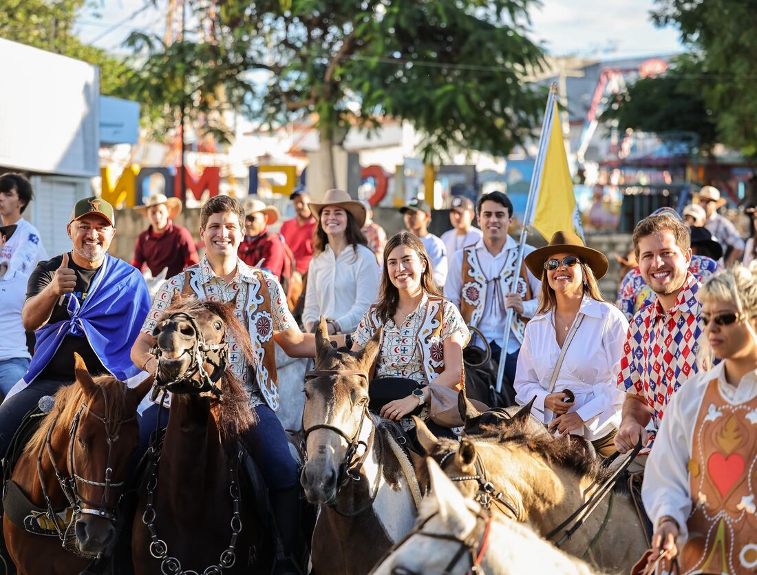João Campos participa da Cavalgada à Pedra do Reino em São José do Belmonte
