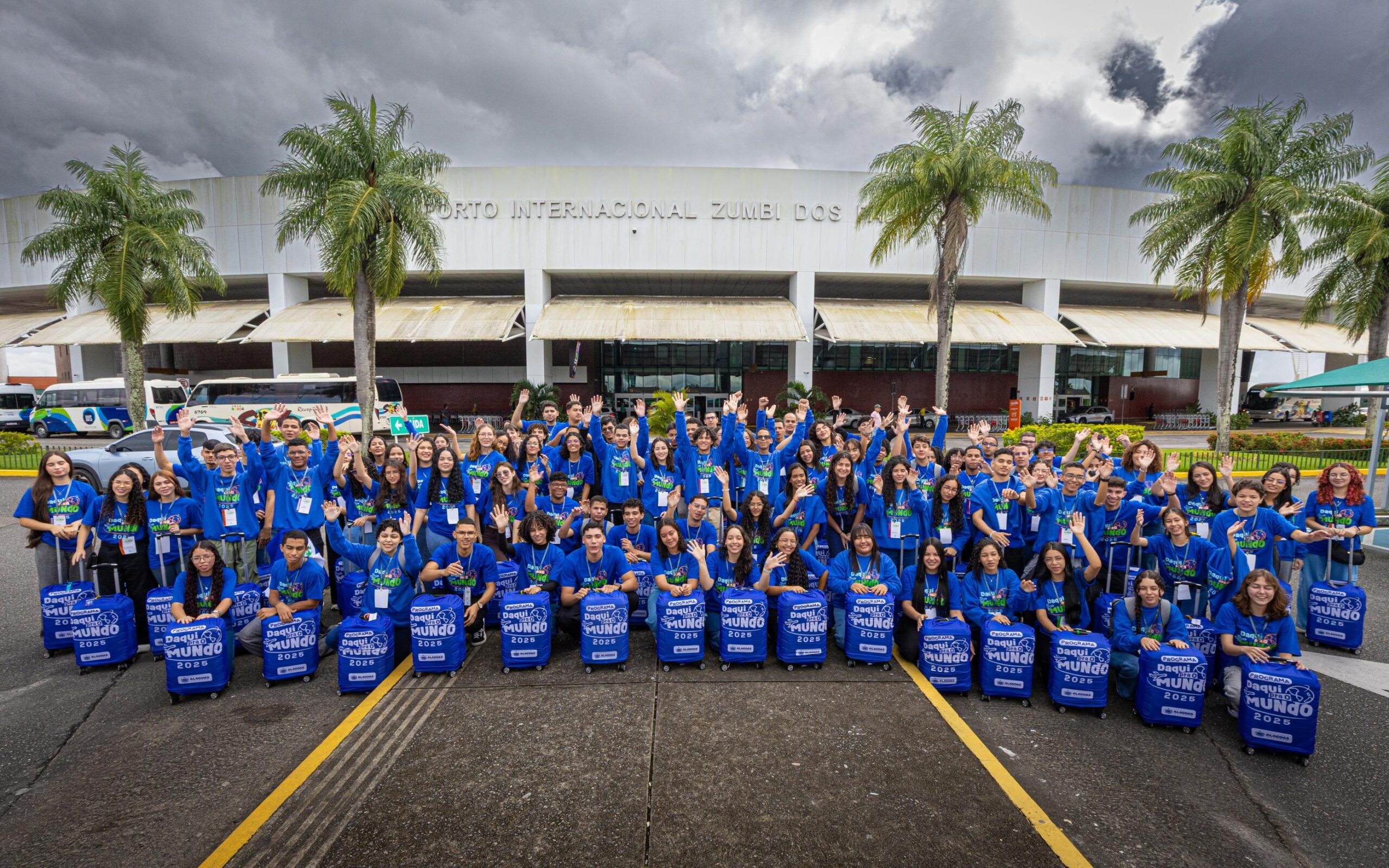 Alunos do Daqui Pro Mundo embarcam para intercâmbio após cerimônia de despedida nesta quinta-feira (4)