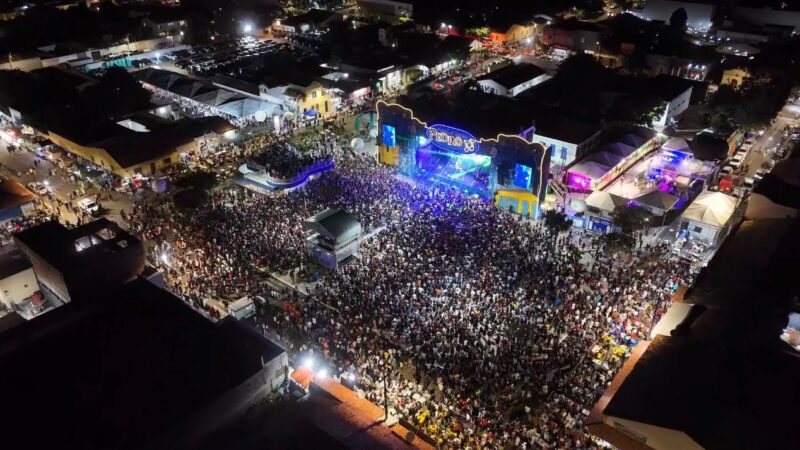 Pedro II vive noite histórica na abertura dos 20 anos do Festival de Inverno