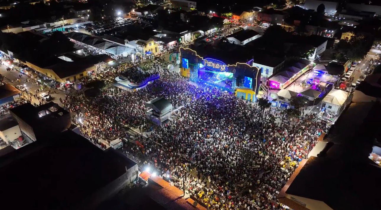 Pedro II vive noite histórica na abertura dos 20 anos do Festival de Inverno