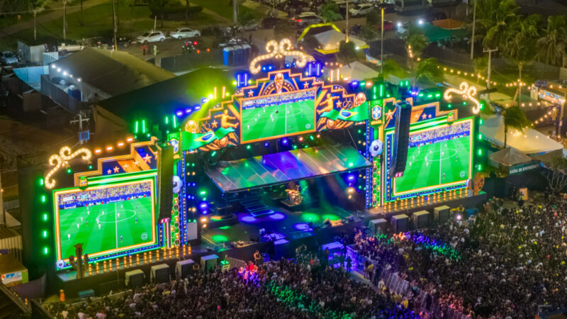 Noite de São João terá transmissão do jogo do Brasil na Copa no Arraiá do Povo e Vila do Forró
