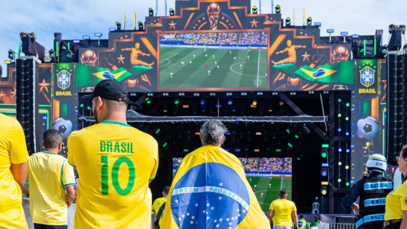 Torcida aprova esquenta e transmissão da Copa em dia extra de programação no Arraiá do Povo