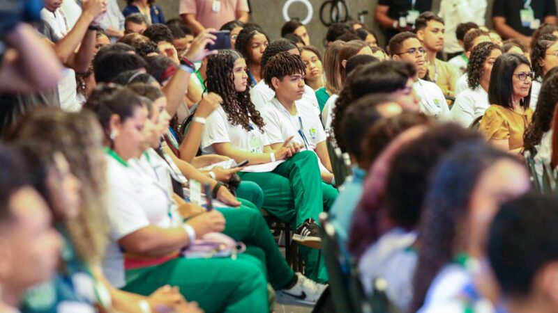 Rafael Fonteles reúne lideranças estudantis e lança Portal do Estudante