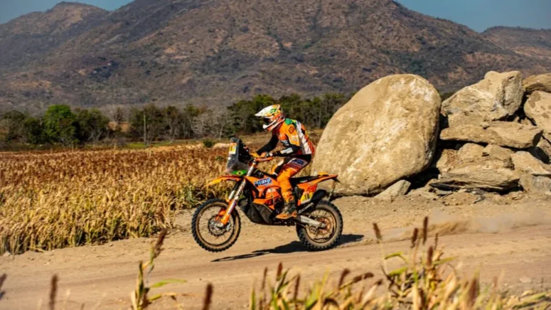 Maranhense Marcelo Medeiros chega à final do Sertões 2026 entre os quatro melhores das motos