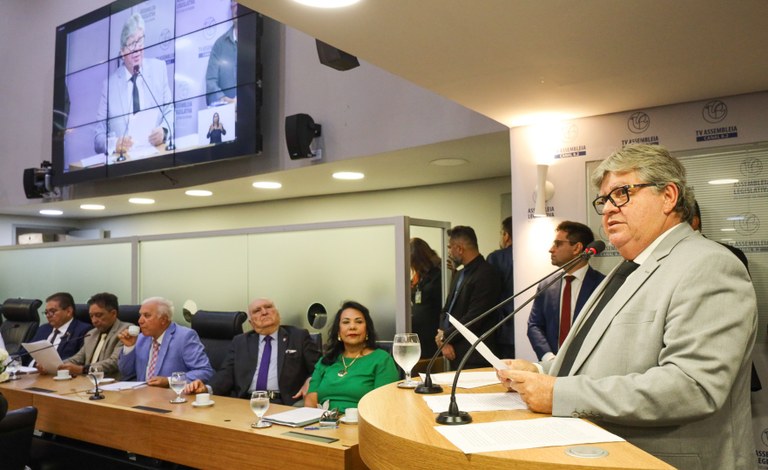 João Azevêdo presta contas das ações do governo em abertura dos trabalhos do Poder Legislativo