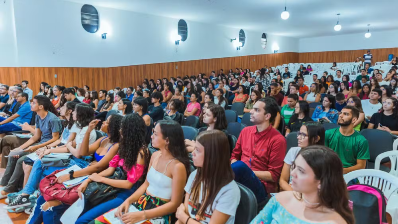 Cursinho Popular Edilson de Góis, com aulas gratuitas para Enem e vestibulares, abre inscrições em Caruaru