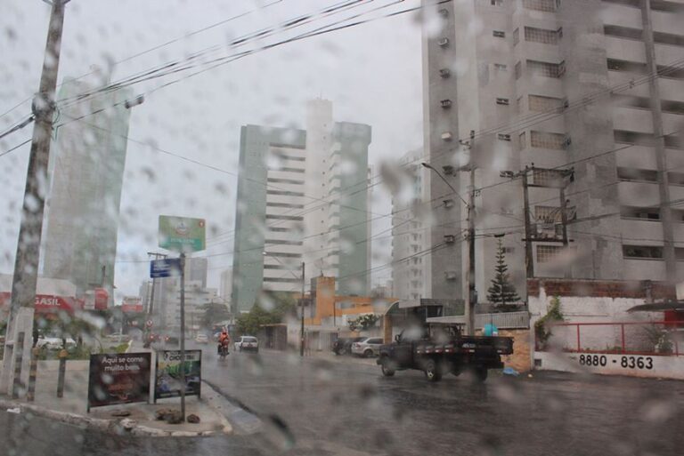 Inmet emite alerta de chuvas fortes e ventos de até 100 km/h para todos os municípios da Paraíba