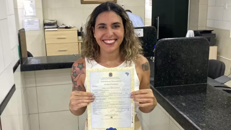 Pernambucana é 1ª pessoa do país a conseguir na Justiça termo ‘intersexo’ em documento: ‘marco histórico’