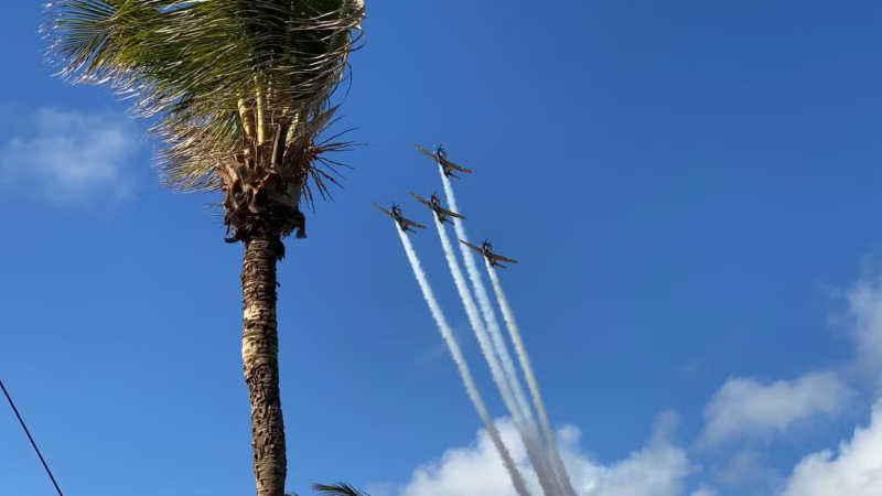 Aracaju 169 anos: Esquadrilha da Fumaça faz apresentação na Orla da Atalaia; vídeo e fotos