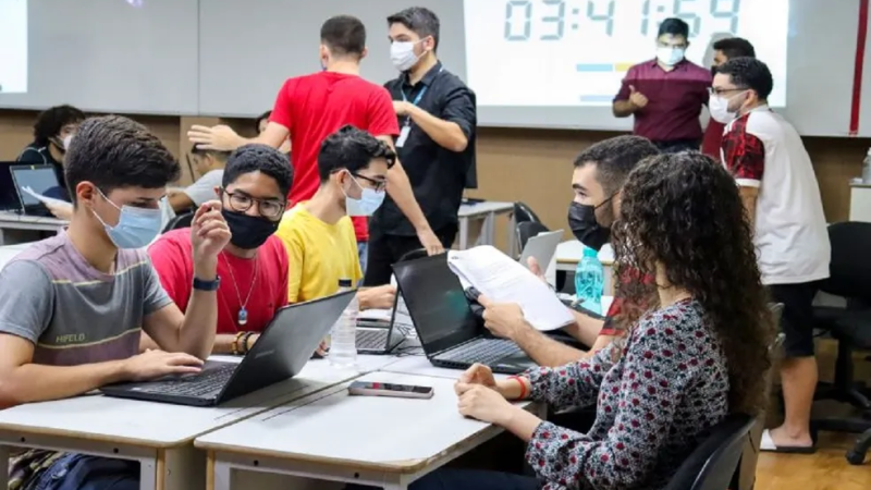 Proporção de jovens que estudavam na Bahia cai pelo 3º ano seguido e chega ao menor patamar desde 2016, aponta IBGE