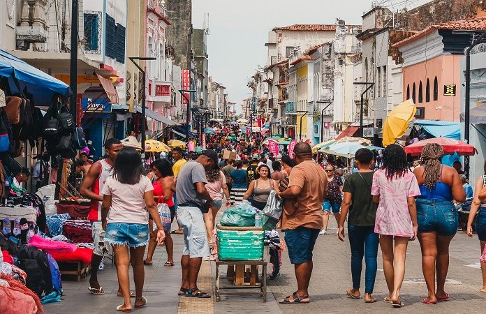 Dia do Trabalho: comércio lojista na Grande Ilha não abrirá as portas nesta quarta-feira (1°)