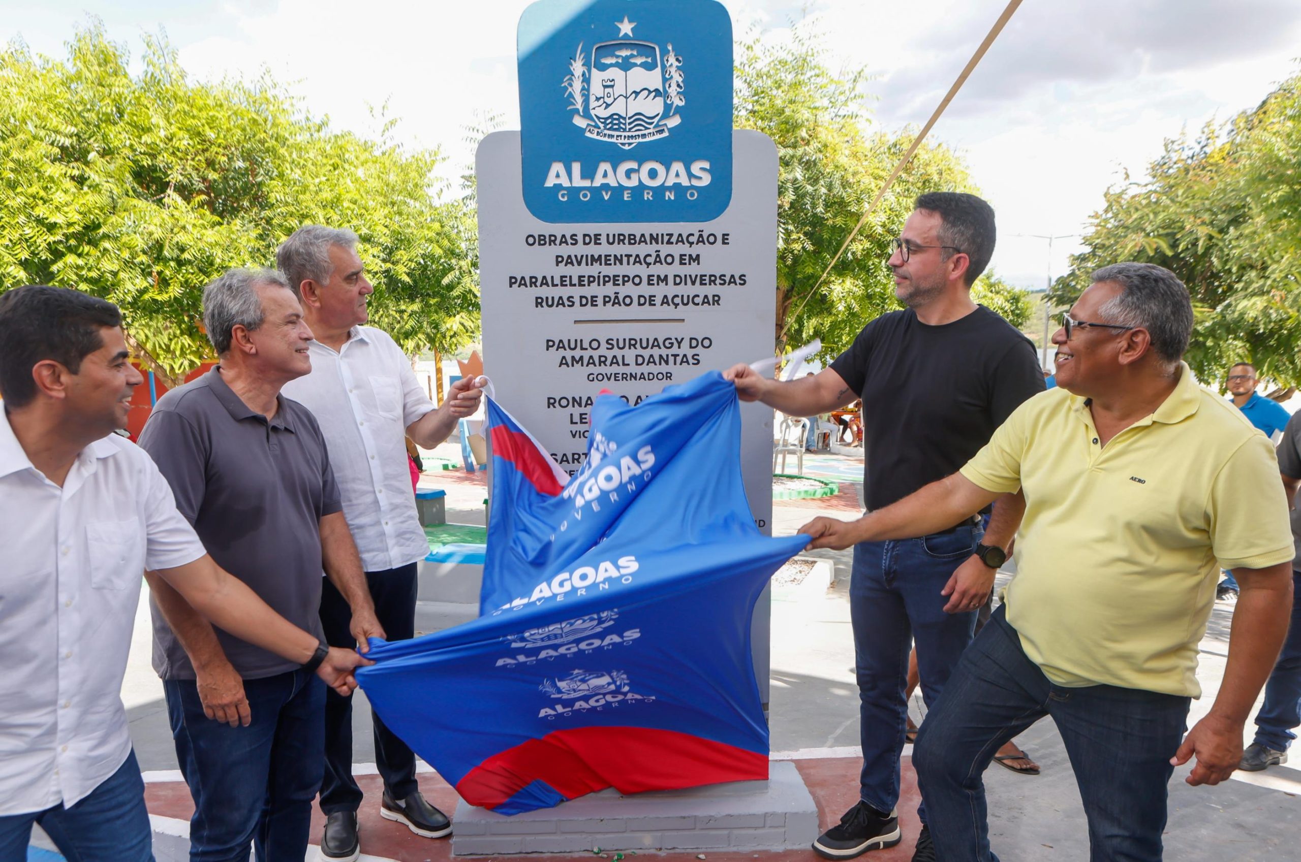 Paulo Dantas inaugura obras e assina ordem de serviço para fortalecer o turismo em Pão de Açúcar