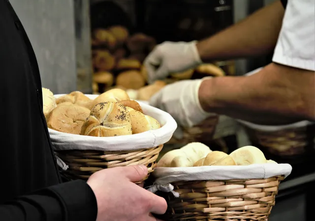 Governo da Bahia anuncia aumento no ICMS de produtos de mercearia, laticínios, congelados, frios e fatiados