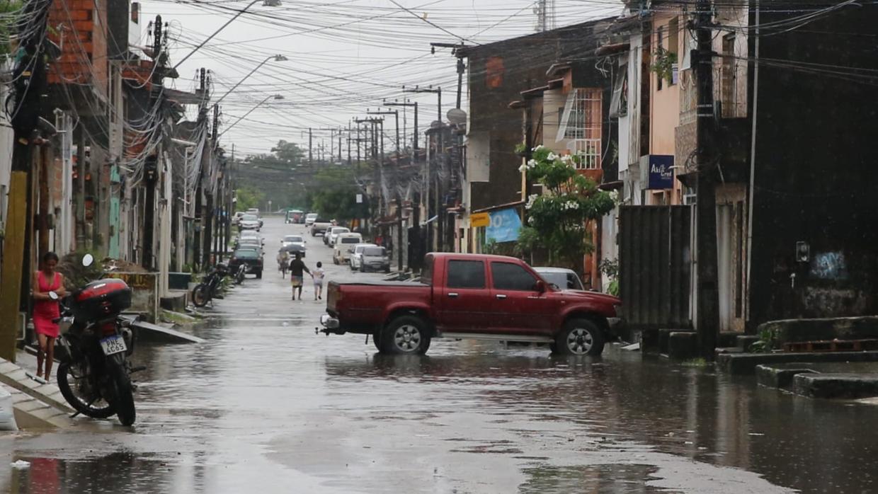 Chove nesta quinta-feira e Fortaleza registra chuvas de 98mm ; veja previsão para o feriadão