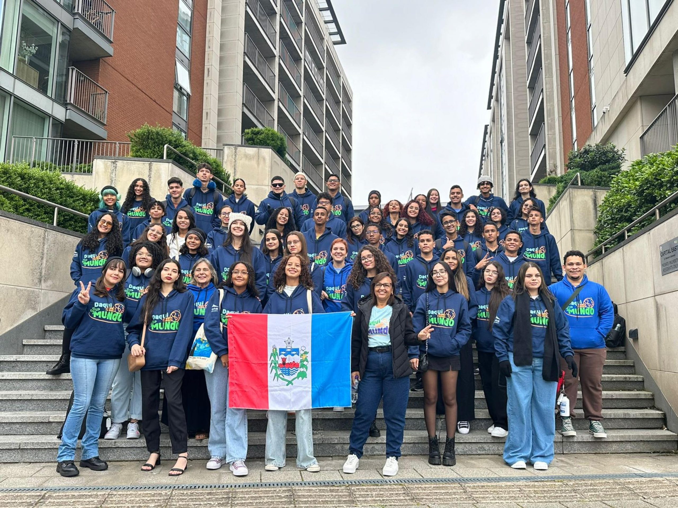 Em Londres, Paulo Dantas recepciona 50 estudantes alagoanos do Daqui Pra o Mundo