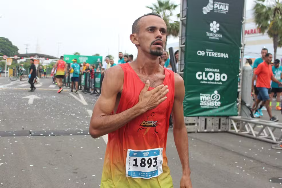 Circuito Clube 2024: gari supera obstáculos, evolui dos 10km aos 21km e garante 1º lugar na prova