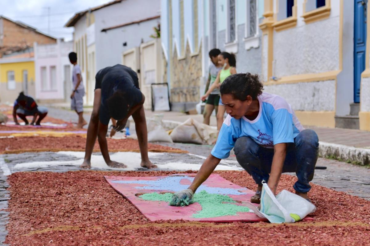 Sergipe mostra mais uma vez a tradição de confecção de tapetes de Corpus Christi