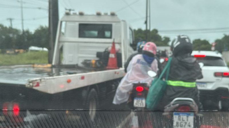 Chuva volta a causar transtornos e lentidão no trânsito em João Pessoa