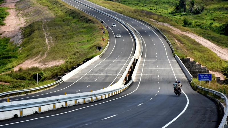 DER orienta condutores a dirigir com segurança na quadra chuvosa