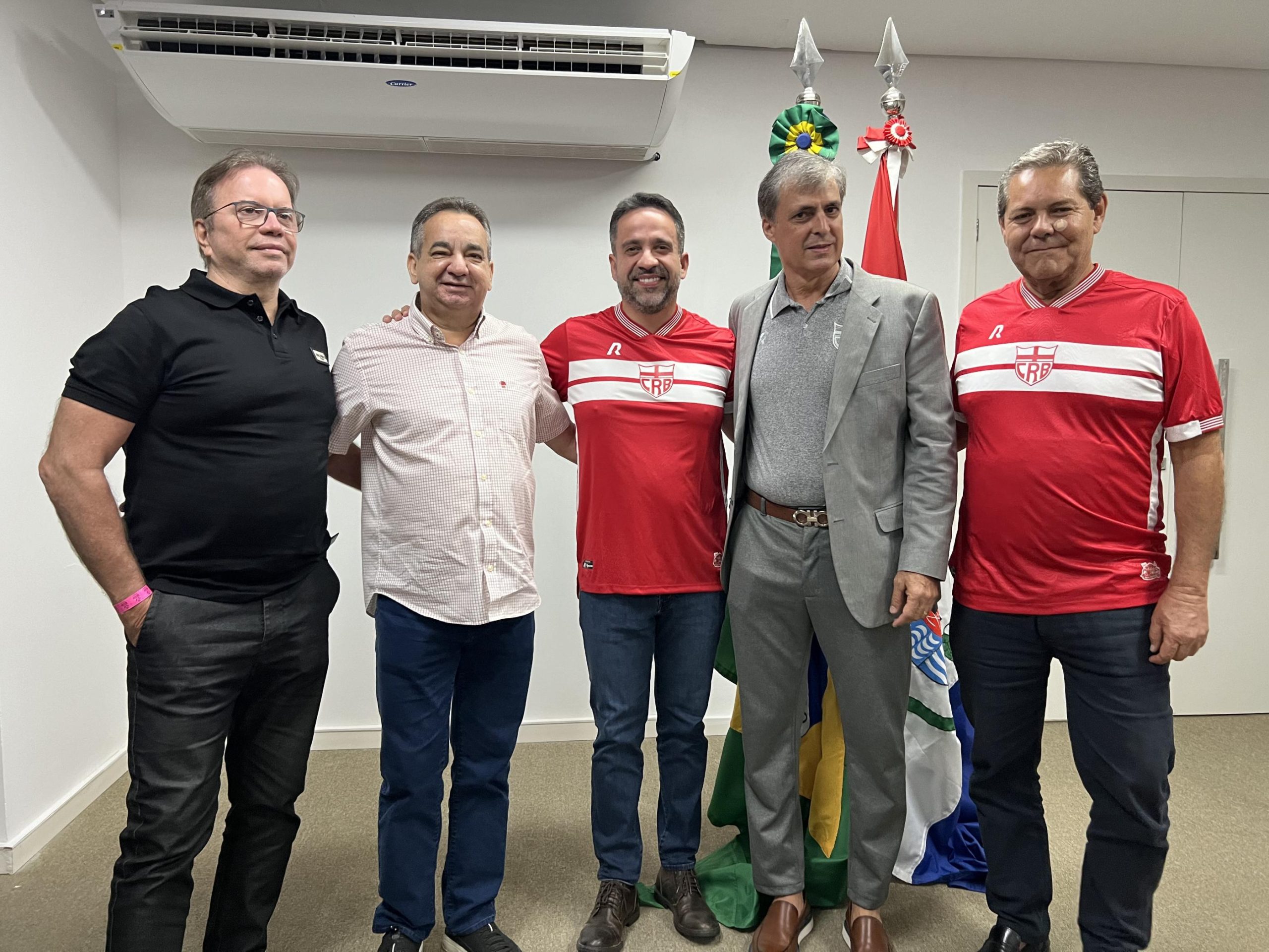 Governador anuncia quase R$ 6 milhões de aporte financeiro aos clubes de futebol de Alagoas Recurso vai beneficiar os times alagoanos que estão disputando competições nacionais