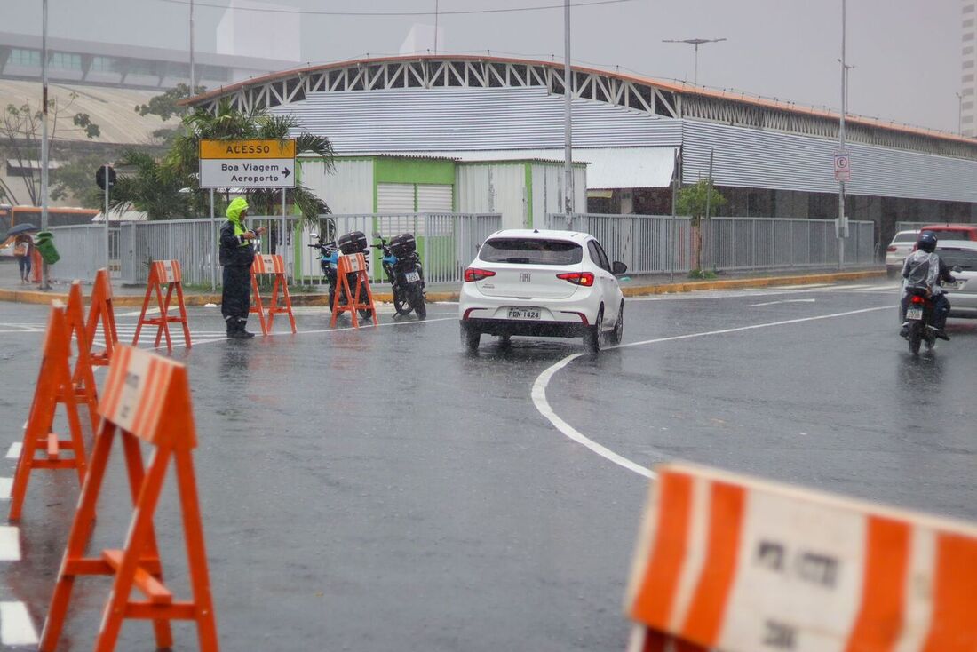 Em meio a obras, trânsito flui tranquilamente, no Cais de Santa Rita, nesta segunda (3)