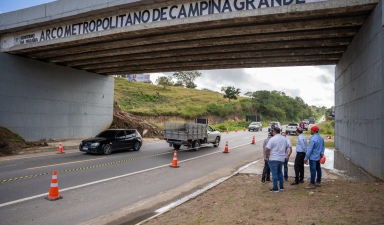 Secretário visita Arco Metropolitano de Campina, anuncia correção definitiva do muro de contenção do aterro e garante segurança do viaduto