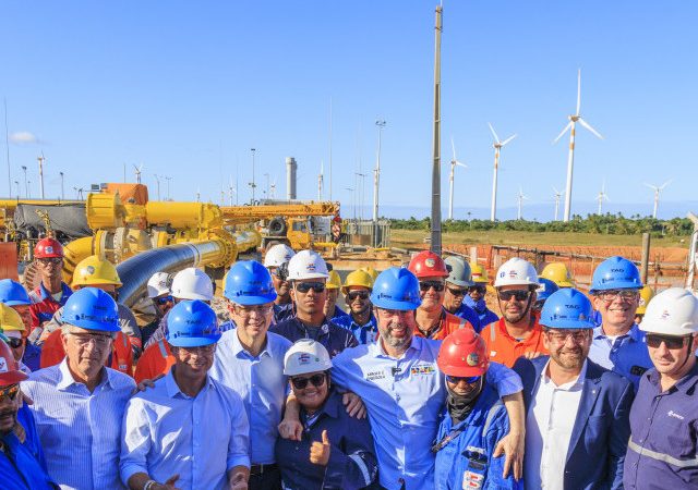 Governador Fábio Mitidieri e ministros visitam obra de conexão do terminal de GNL da Eneva à malha de transporte da TAG