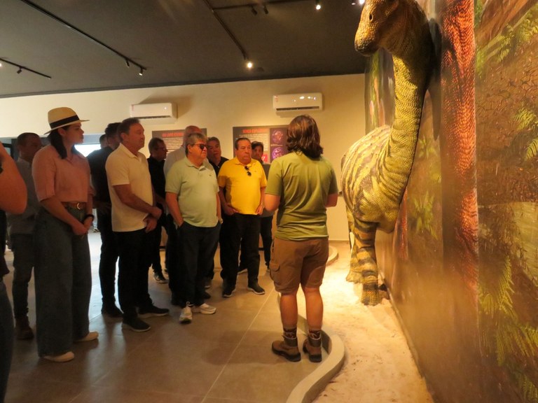 João Azevêdo visita Vale dos Dinossauros e destaca importância da reforma e revitalização do museu para o turismo