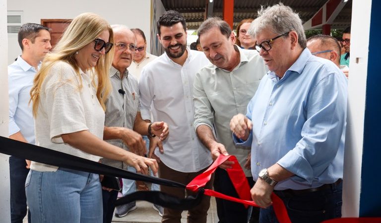 João Azevêdo entrega reforma e ampliação de escola em Alhandra e destaca investimentos na Educação