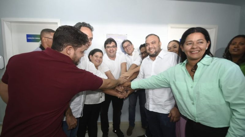 Governador inaugura requalificação do Hospital de Simplício Mendes e entrega equipamento de última geração