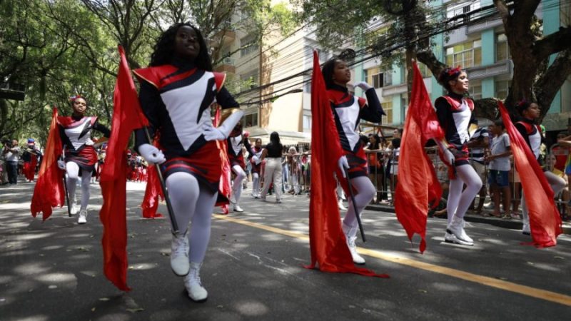 Desfile cívico de 7 de setembro é marcado por apresentação de fanfarras da rede estadual de ensino, policiais e bombeiros militares