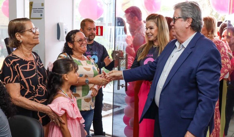 João Azevêdo participa da abertura da Campanha Outubro Rosa e destaca importância do diagnóstico precoce do câncer de mama