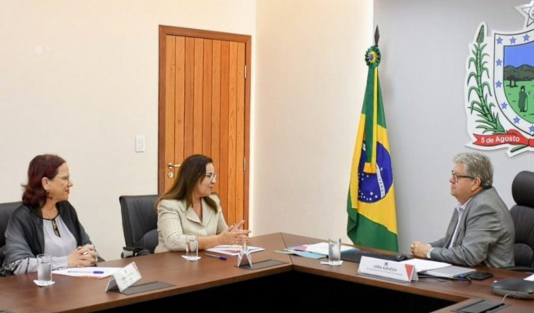 João Azevêdo recebe visita da reitora nomeada da UFPB e discute parcerias entre o Governo do Estado e a instituição