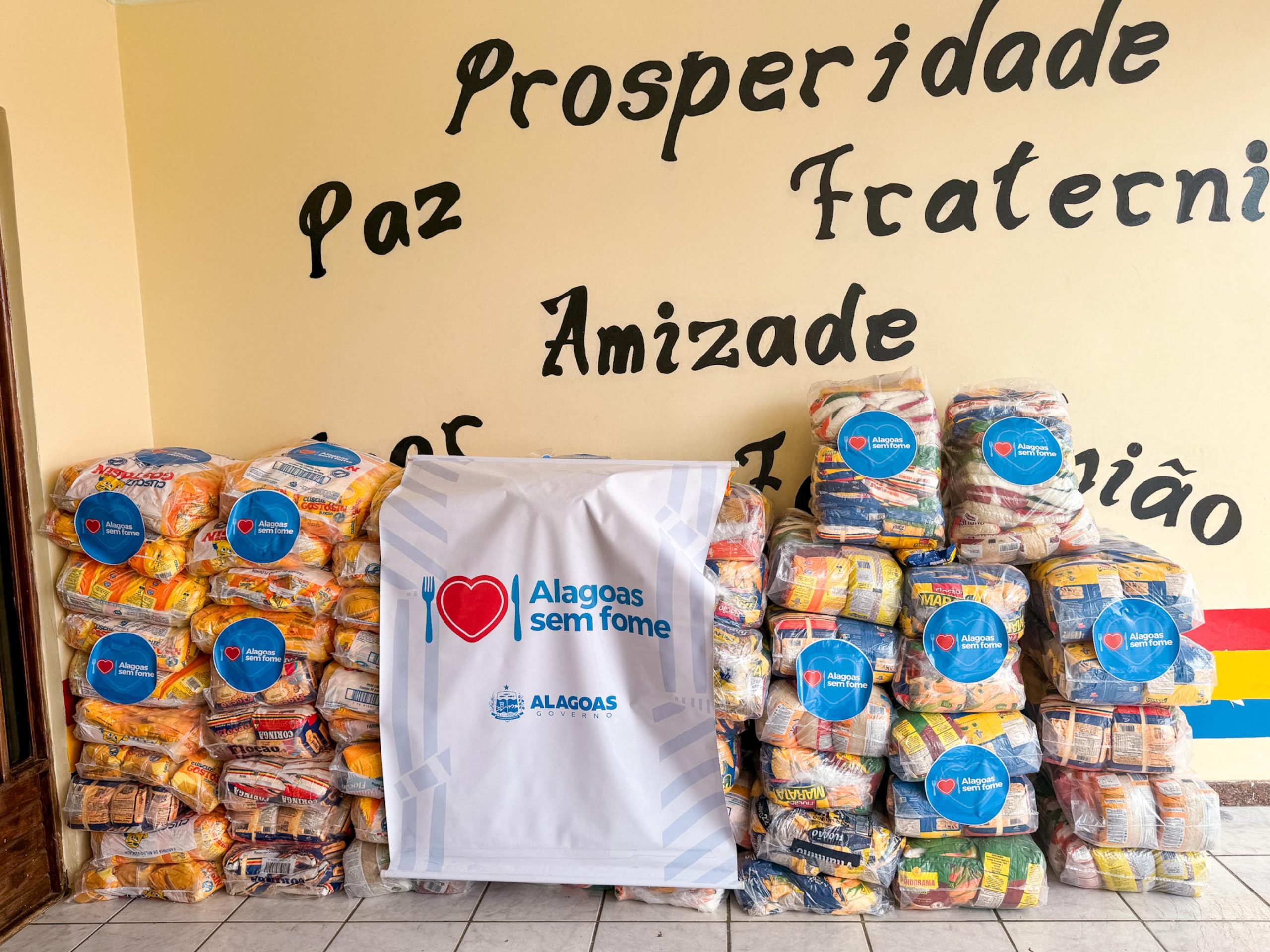 Alagoas Sem Fome beneficia crianças e adolescentes com doação de alimentos em Arapiraca